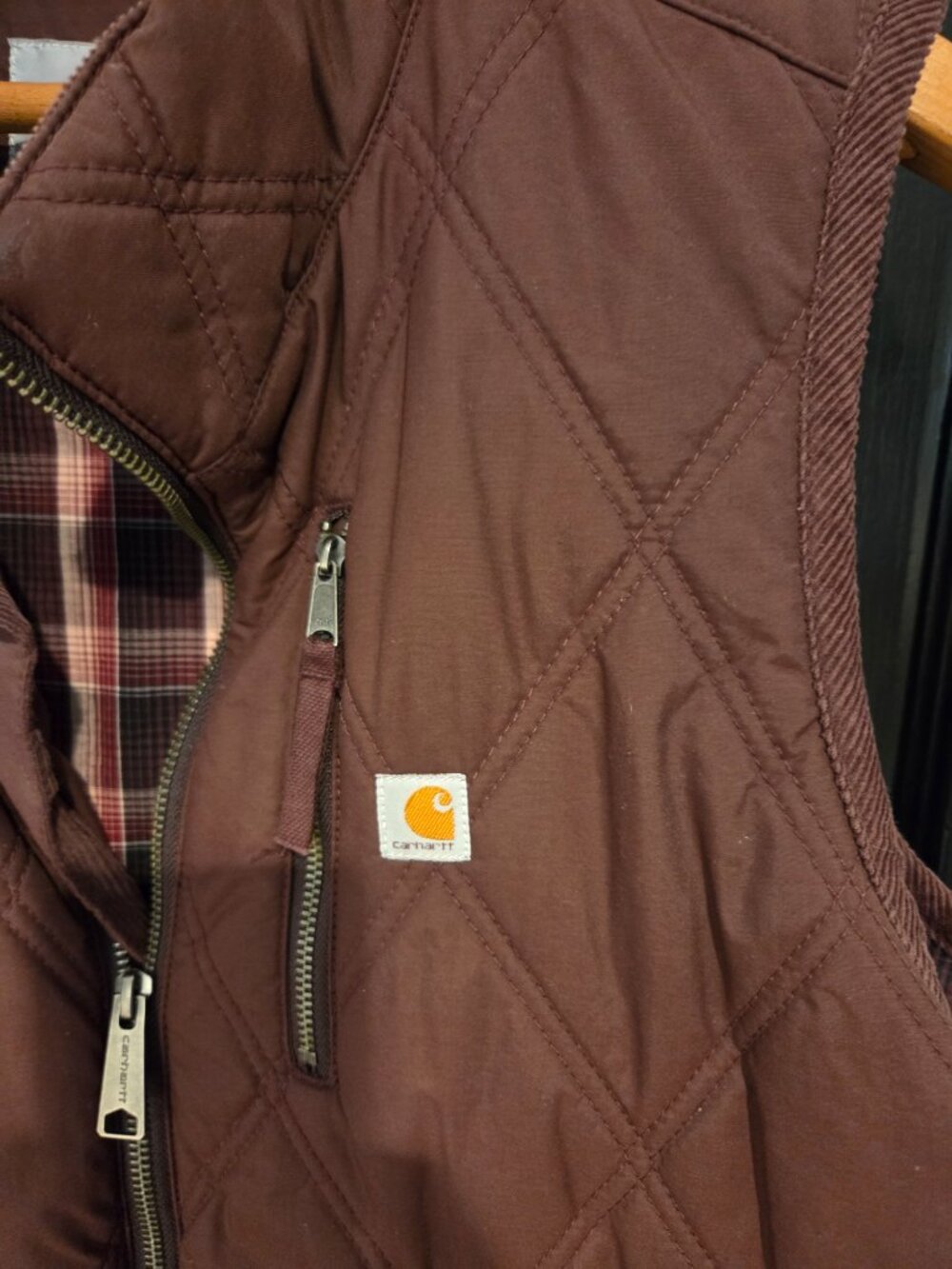 Carhartt Women's Vest Size large Burgundy Diamond pattern quilted Lined - Picture 3 of 4